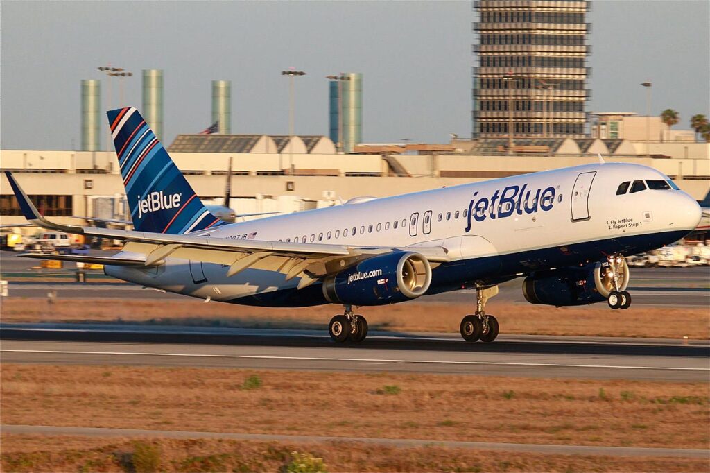 JetBlue A320 landing