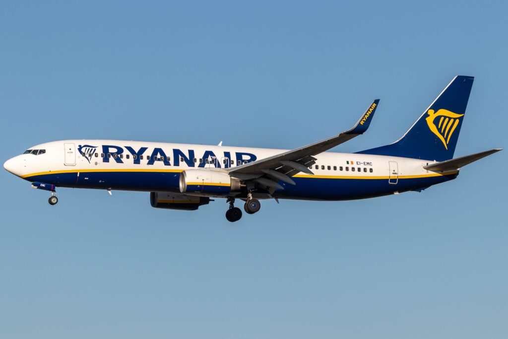 Ryanair Boeing 737-800 landing at Frankfurt Airport.